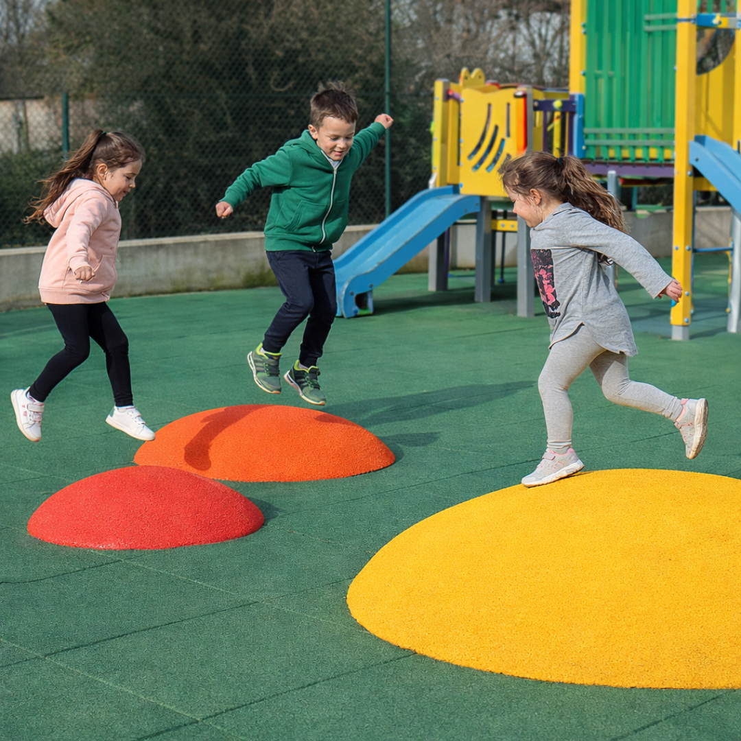 dômes EPDM aire de jeux enfants parcours équilibre extérieur